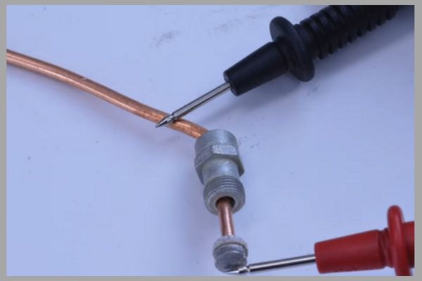 place the black probe on thermocouple end