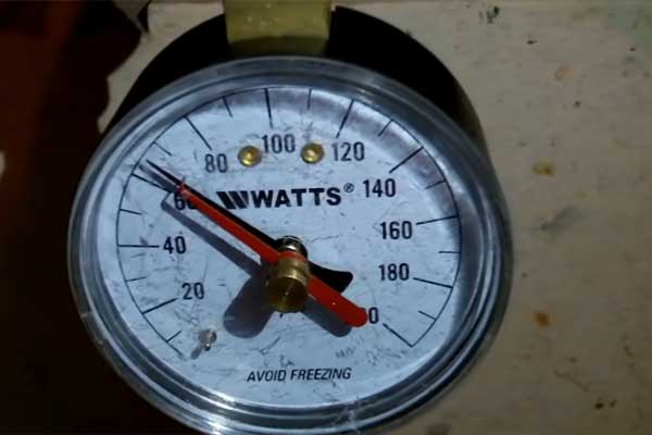 water pressure gauge